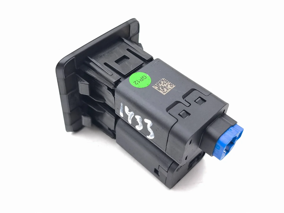 Opel Corsa F USB C Anschluss 9848394780 image 3