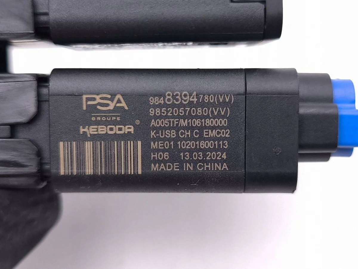 Opel Corsa F USB C Anschluss 9848394780 image 8