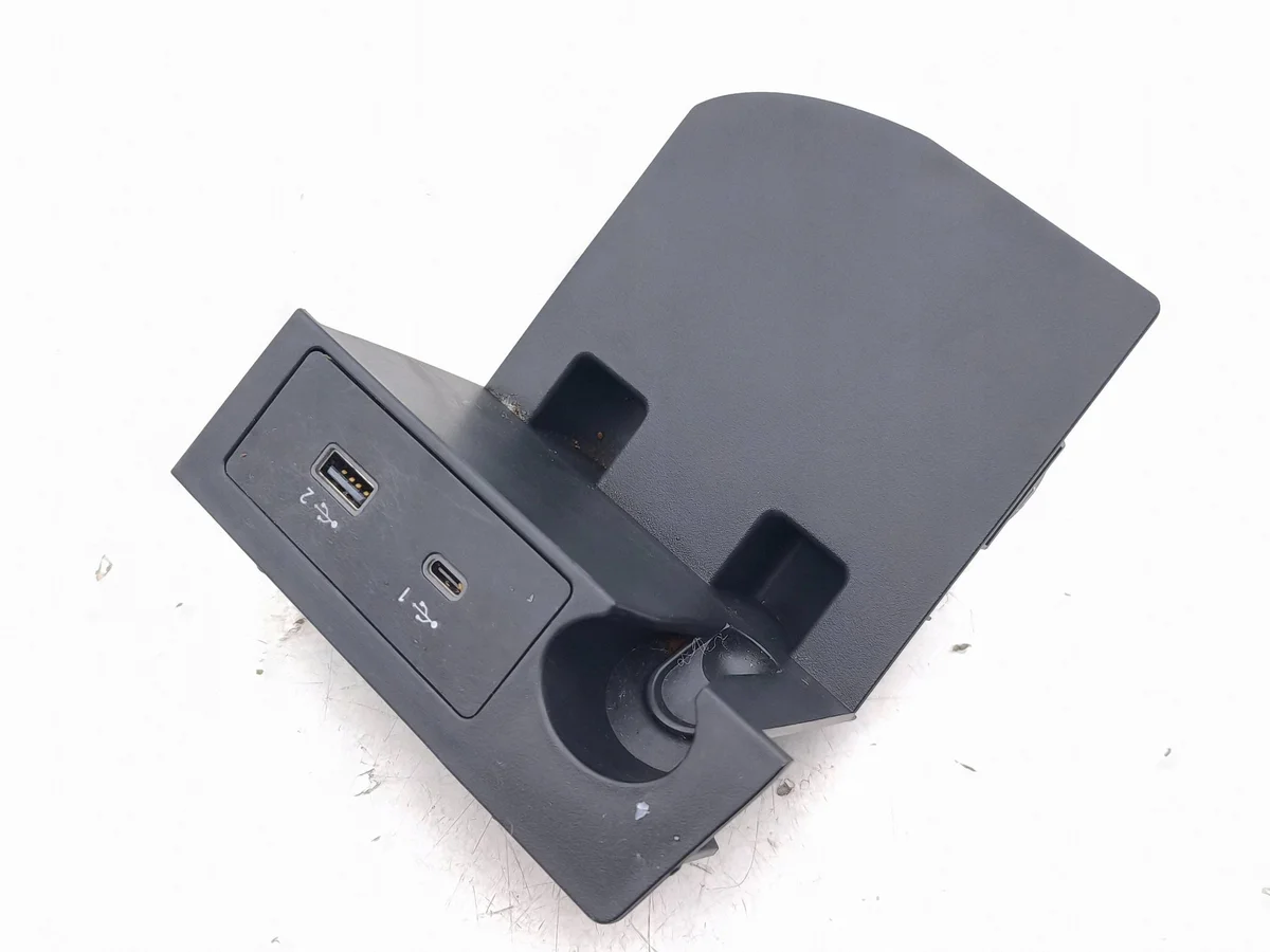 USB-Buchse Nissan Qashqai J12 284H36RA1A thumbnail 2