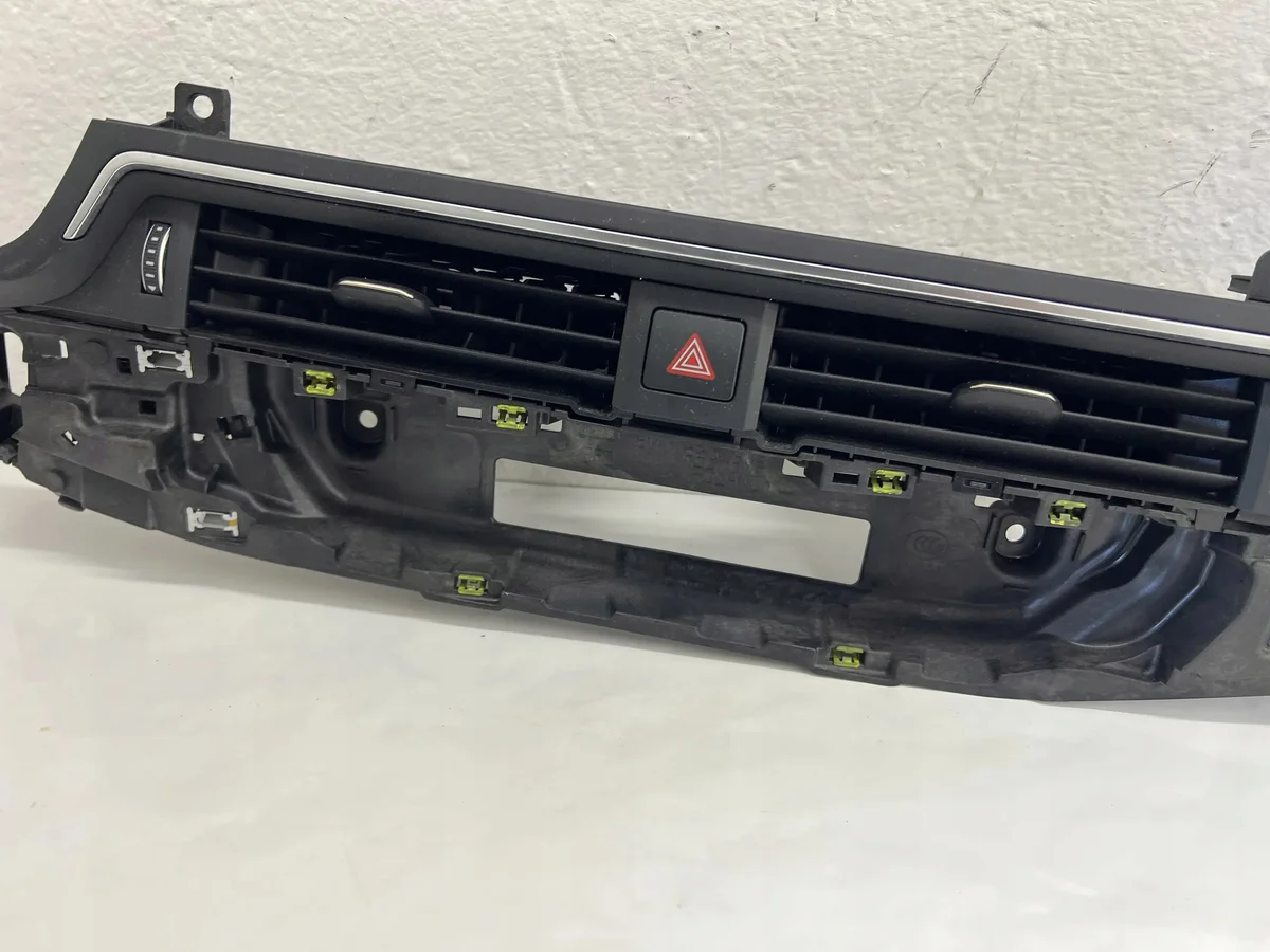 Audi 8W1820902D Ventilatiepaneel Gebruikt image 4