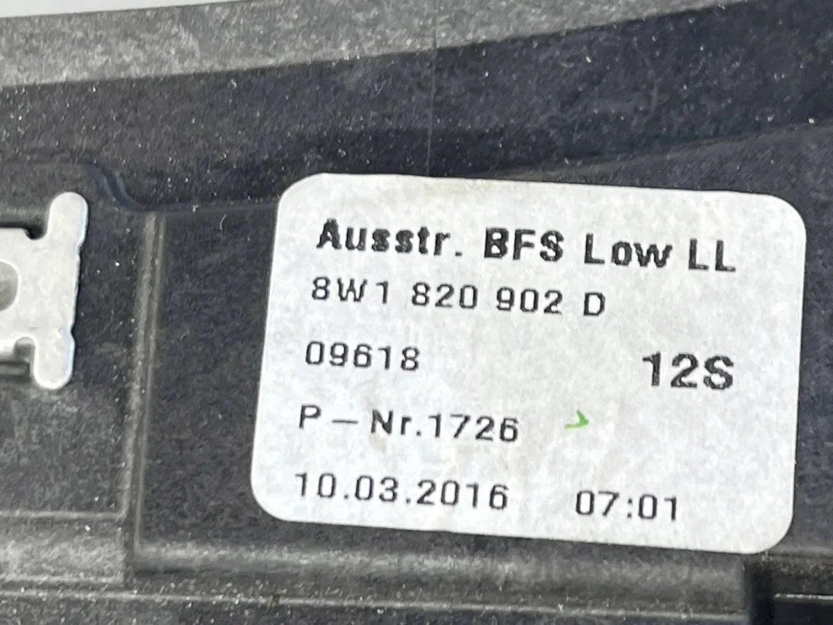 Audi 8W1820902D Ventilatiepaneel Gebruikt image 6