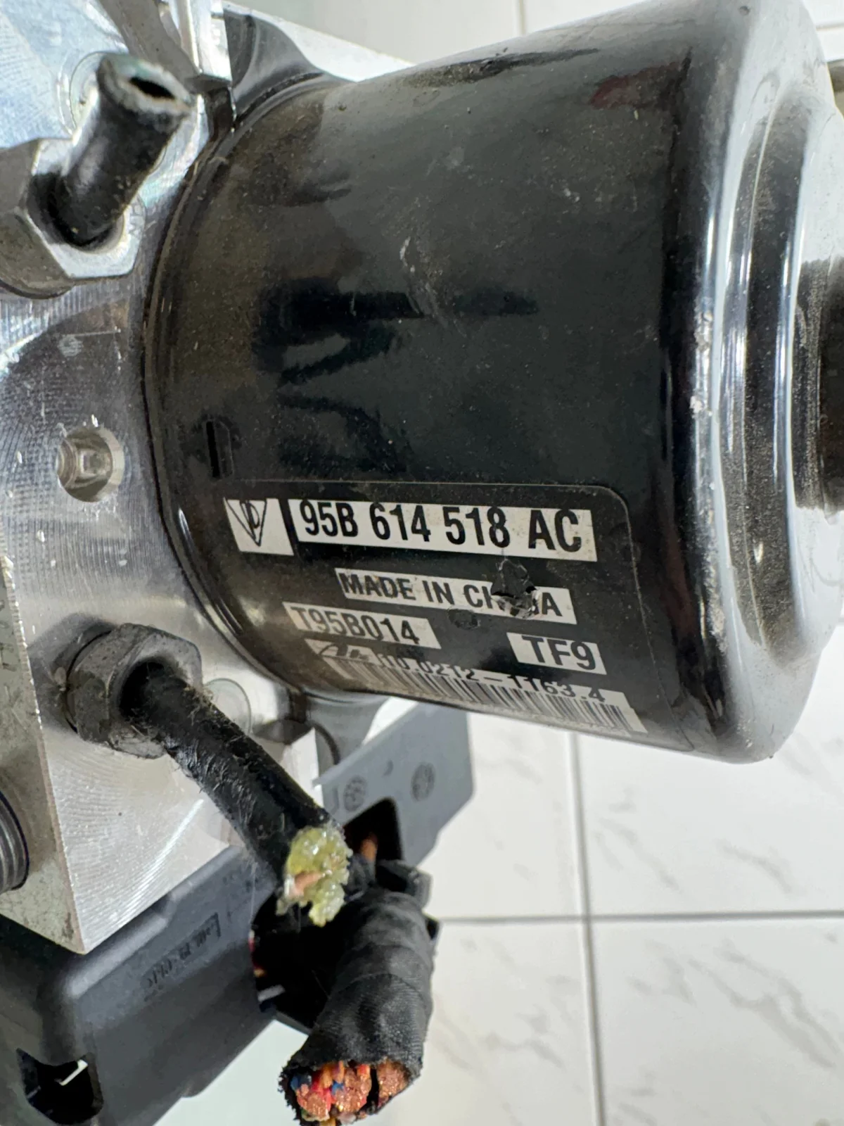 Porsche Macan ABS Pumpe 95B907379AB image 3