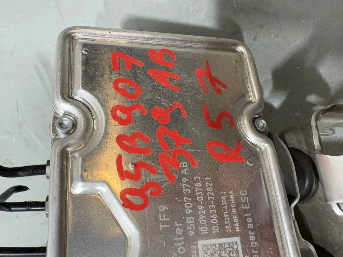 Porsche Macan ABS Pumpe 95B907379AB image 4