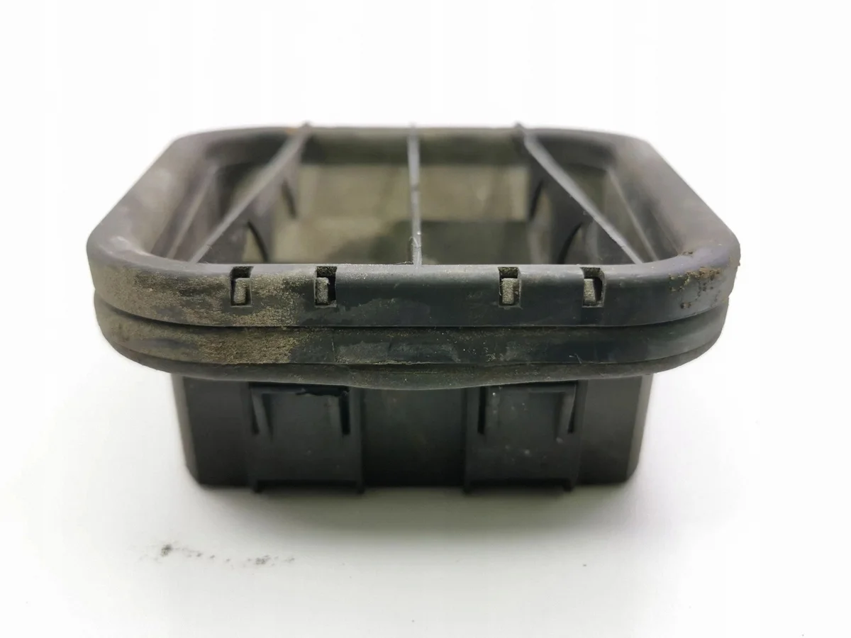 Audi A6 S6 C5 4B ventilationsgaller bak 4B0819181A image 3
