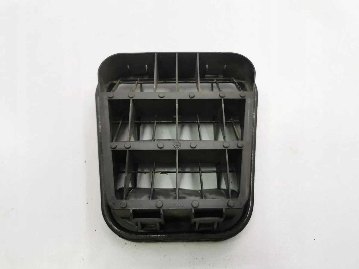 Audi A6 S6 C5 4B ventilationsgaller bak 4B0819181A image 4