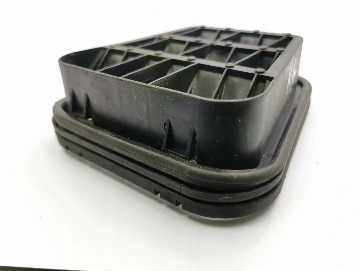 Audi A6 S6 C5 4B ventilationsgaller bak 4B0819181A image 5