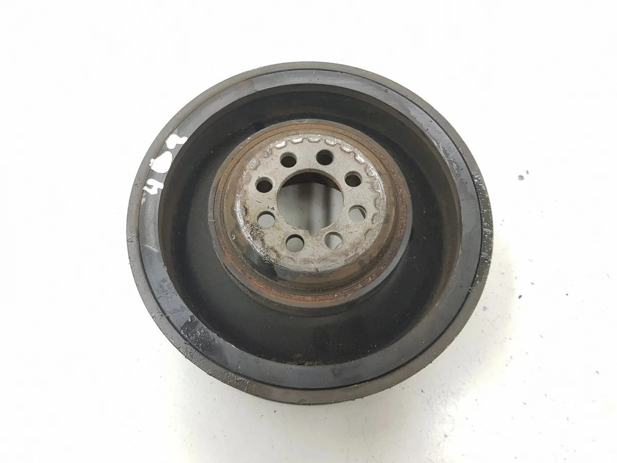 Audi A4 kampiakselin hihnapyörä AMD159667