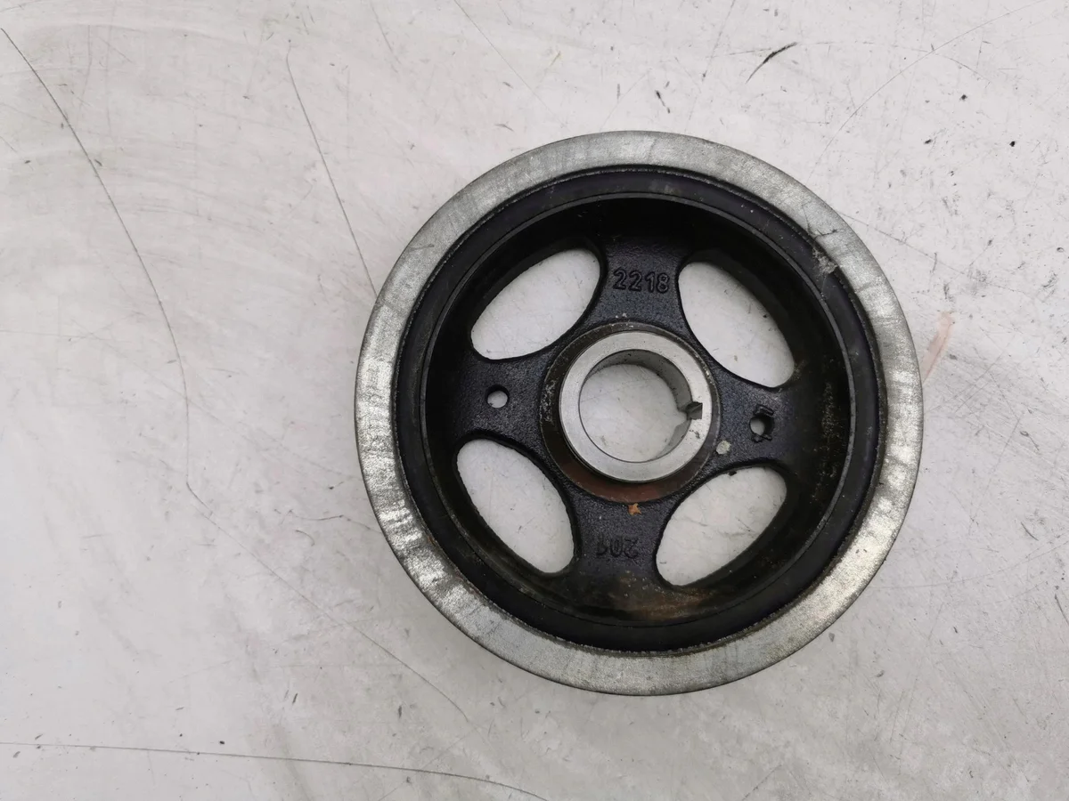 Toyota RAV4 kampiakselin hihnapyörä 13408OR030