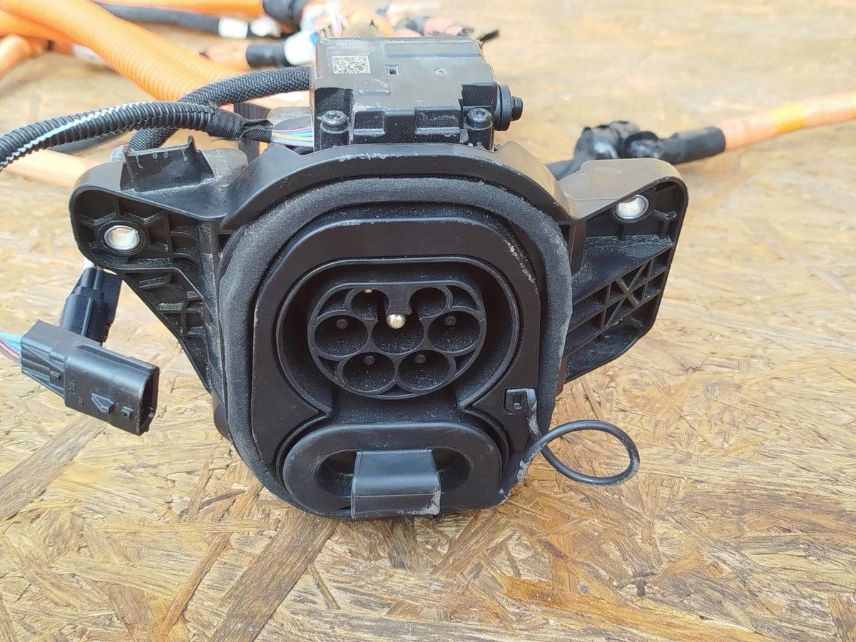 Prise de recharge Renault Megane E-Tech 243403255R