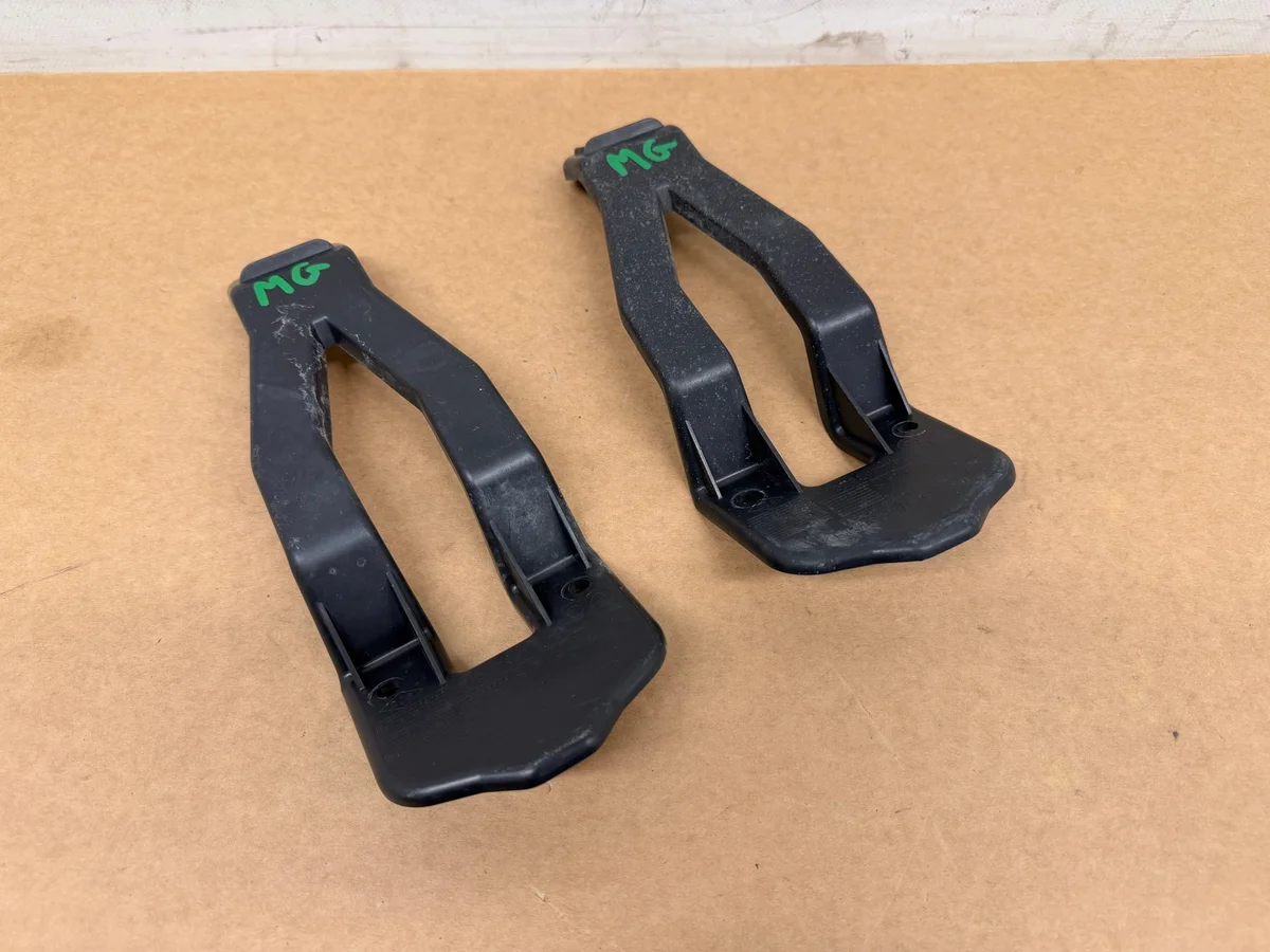 Renault Megane IV Kombi bumper bracket