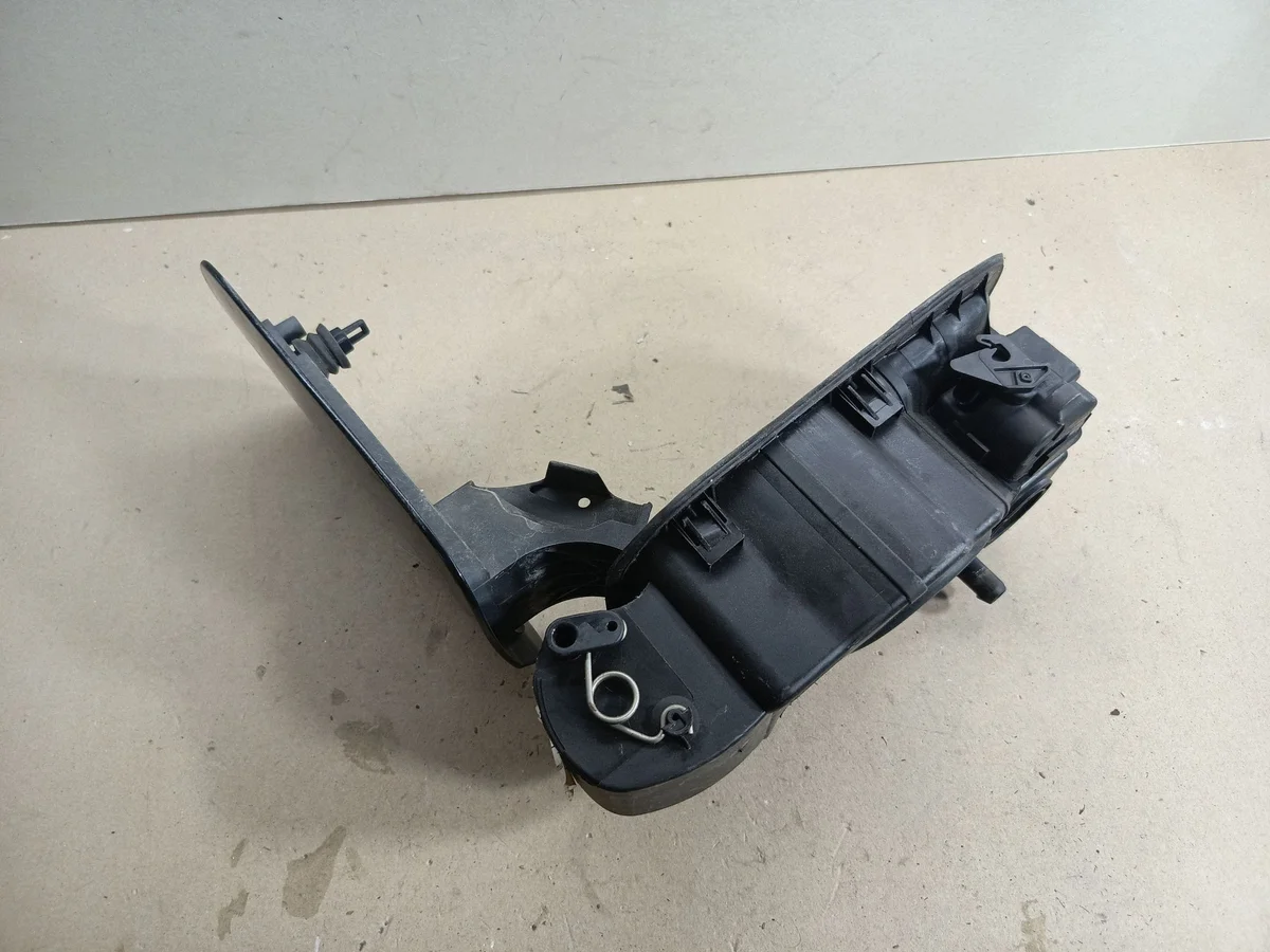 Bränslepåfyllningslucka Mercedes W204 Kombi image 4