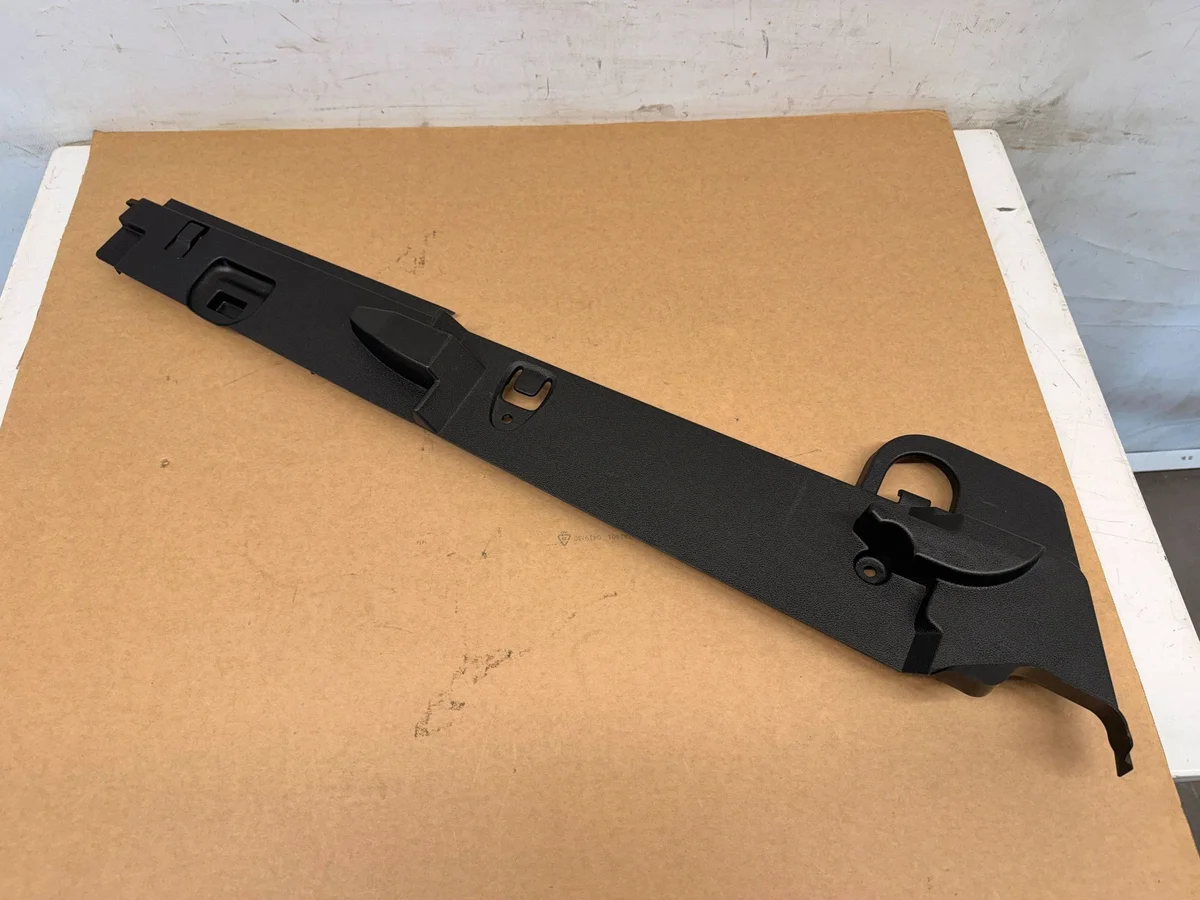 Abdeckung Kofferraum links Renault Megane IV 767H32643R