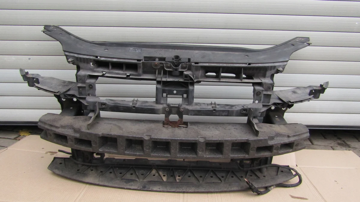 VW Golf V Plus etupuskuri, käytetty