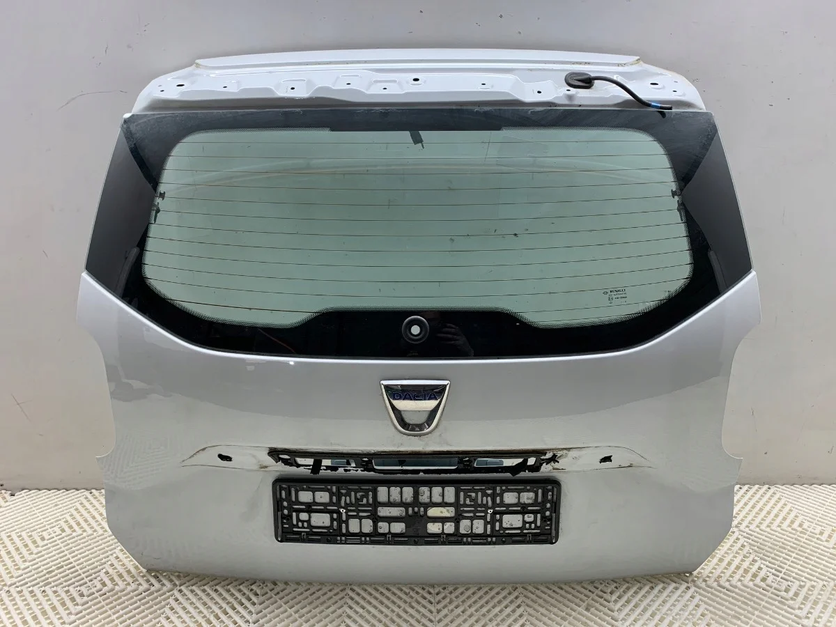 Dacia Duster takaluukku, helmiäisvalkoinen