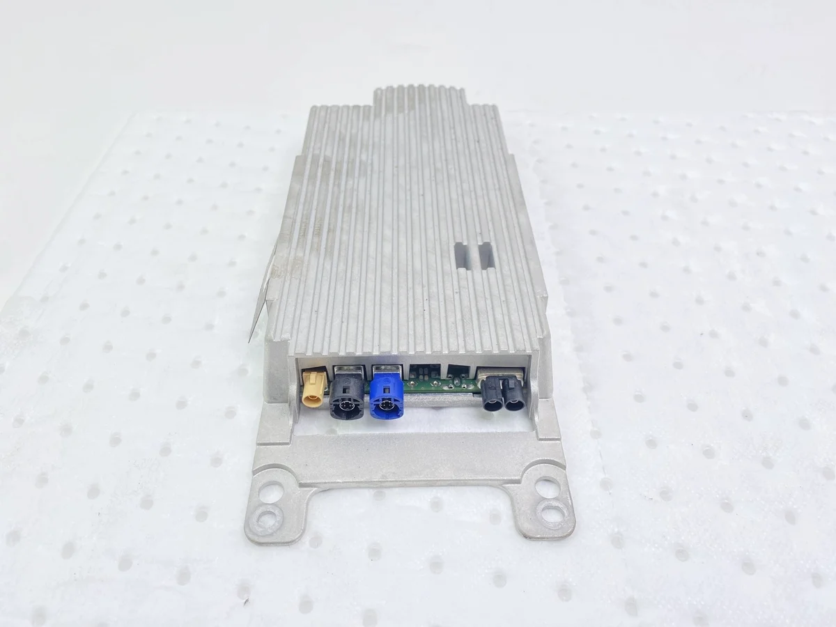 Combox BMW 6 F12 F13 84102447928 image 4