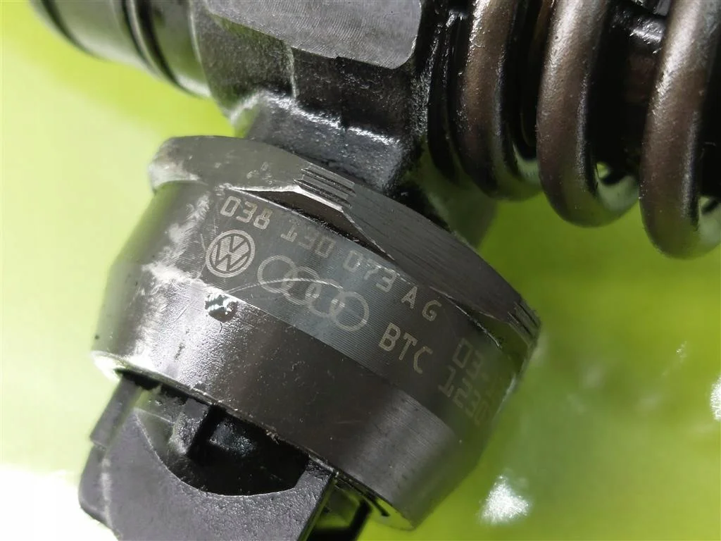 Einspritzdüsen VW Touran 1.9TDI 038130073AG image 3