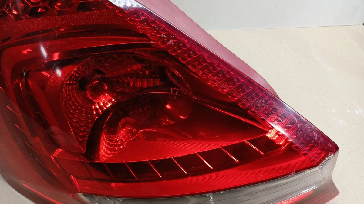 Luz trasera izquierda Ford Fiesta MK7 image 4