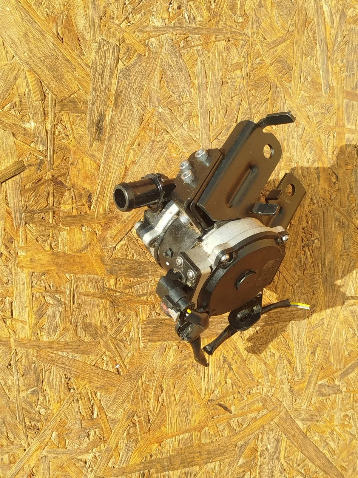Lisävesipumppu 215815MP0A Renault Megane E-Tech image 3