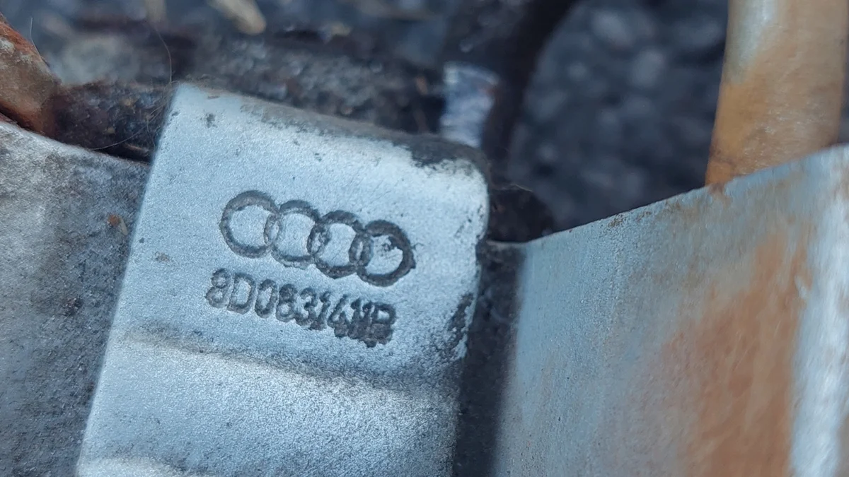 Scharnier Tür vorne links Audi A4 B5 thumbnail 1
