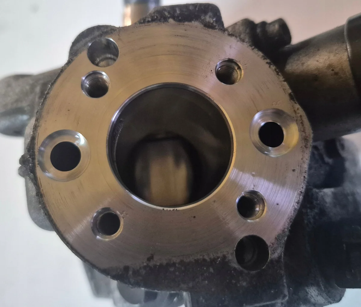 Audi A4 B8 2.0 TDI polttoainejärjestelmä image 3