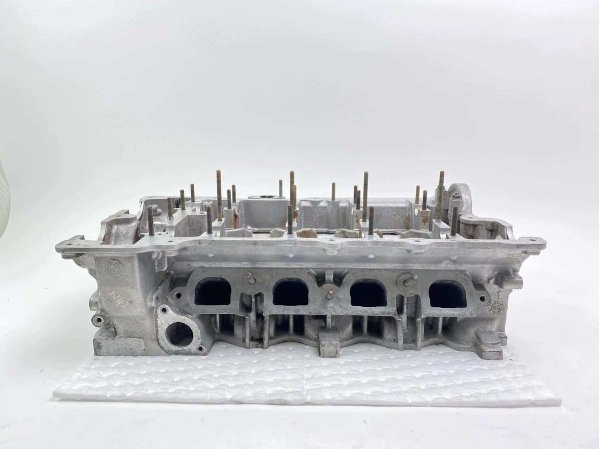 BMW E46 Cylinder Head 11127581141 Used image 4