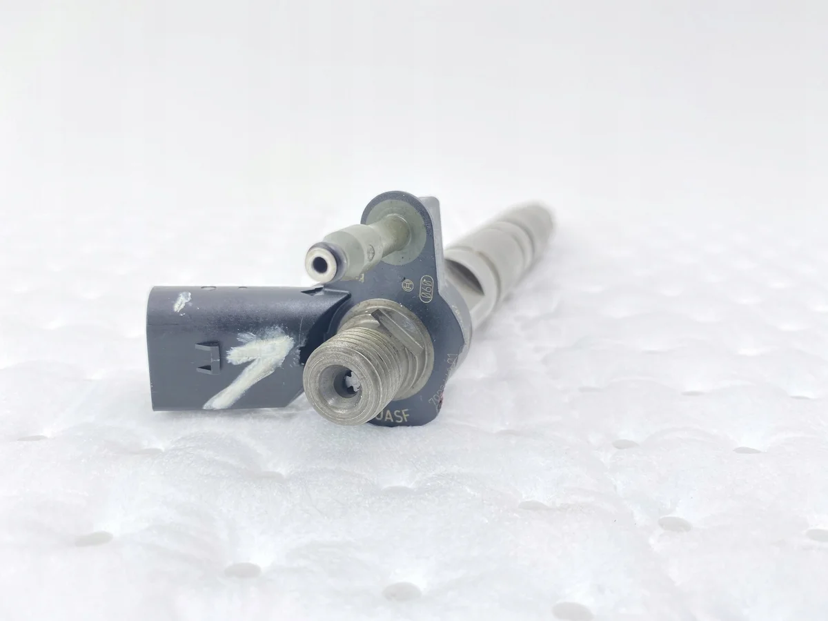 BMW 13537823461 Einspritzdüse gebraucht image 3