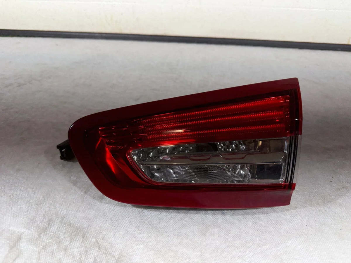 Citroen DS5 Luce Bagagliaio Destra Usata thumbnail 4