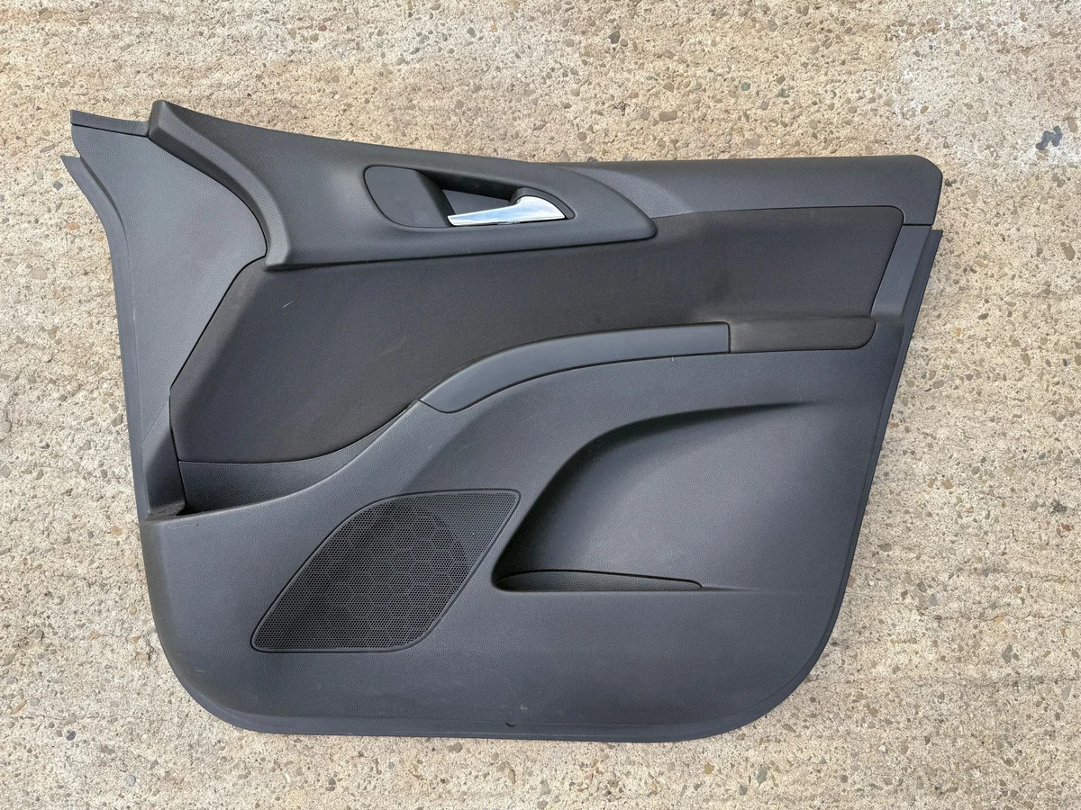 Panneau de porte avant droite Opel Meriva B 1110656