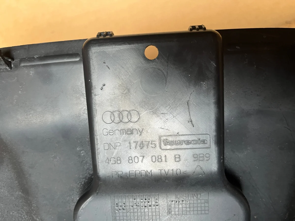 Audi A7 C7 etulokasuojan suojalevy image 3