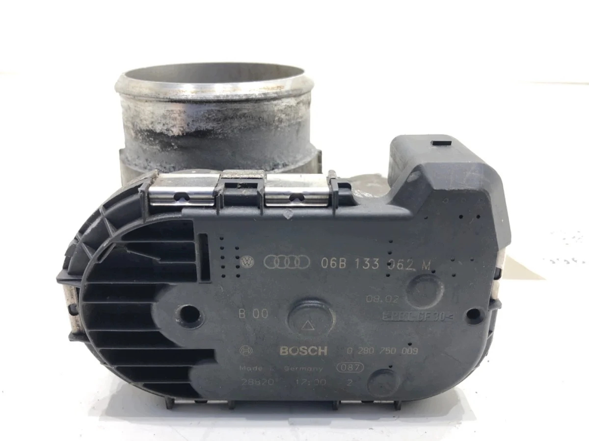 Boîtier papillon Audi A6 C5 1.8 150CV image 4