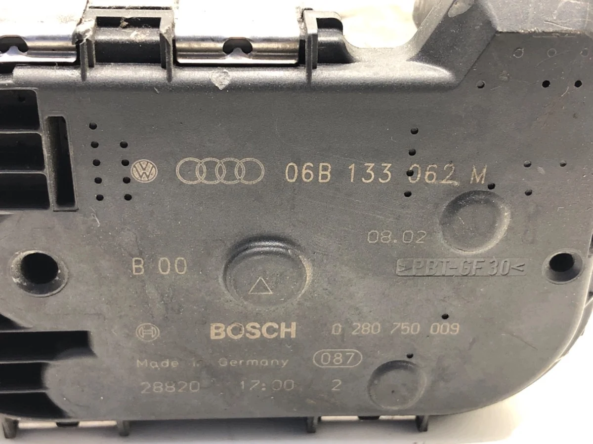 Boîtier papillon Audi A6 C5 1.8 150CV image 5