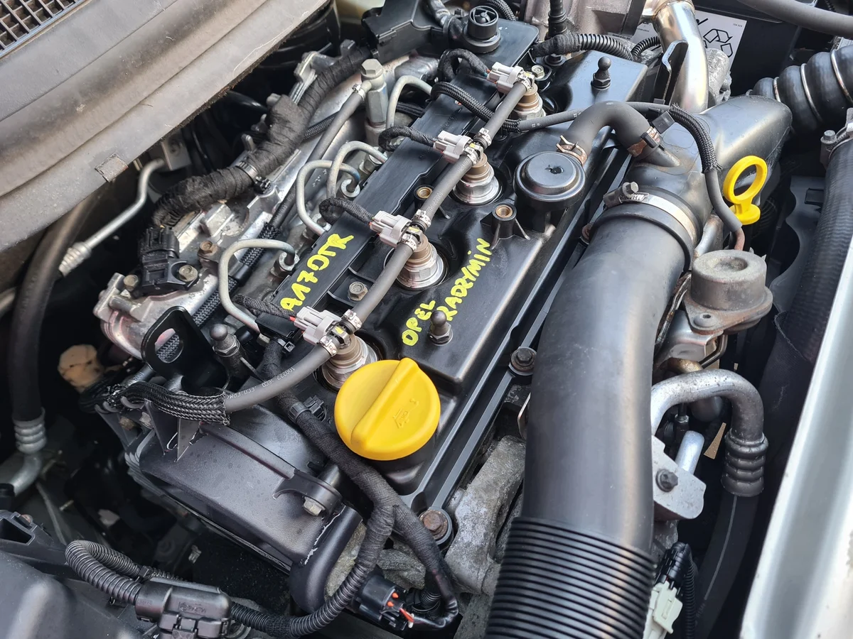 Motor A17DTRA17DTJGAWIN2 Opel Zafira B 1.7 CDTI image 4