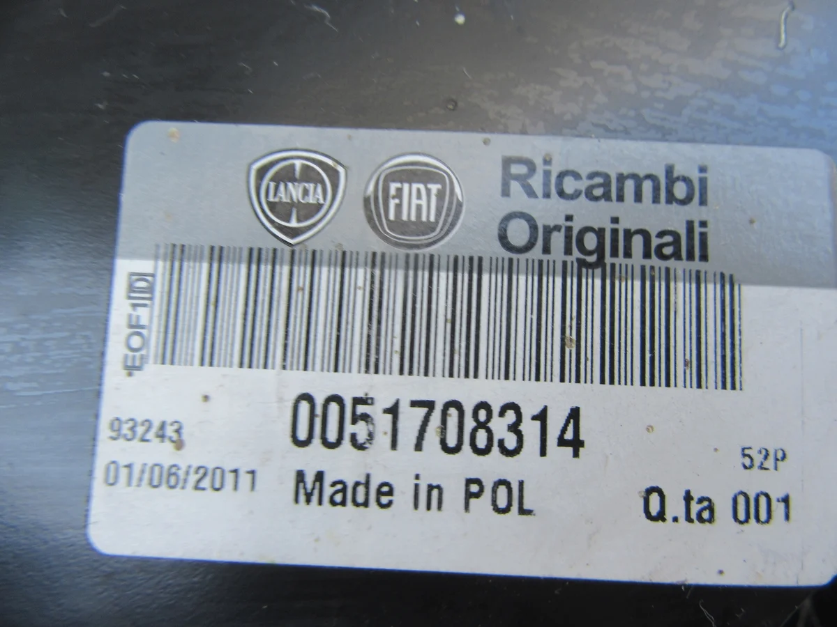 Bakre vägg bagageutrymme Fiat Panda II 51708314 image 3