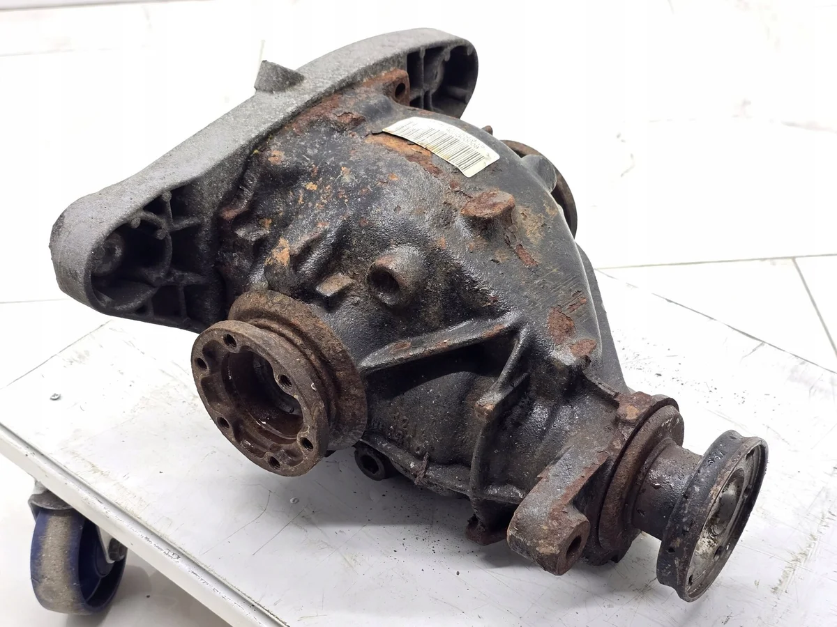 Perämurikka BMW 5 E39 33101428499