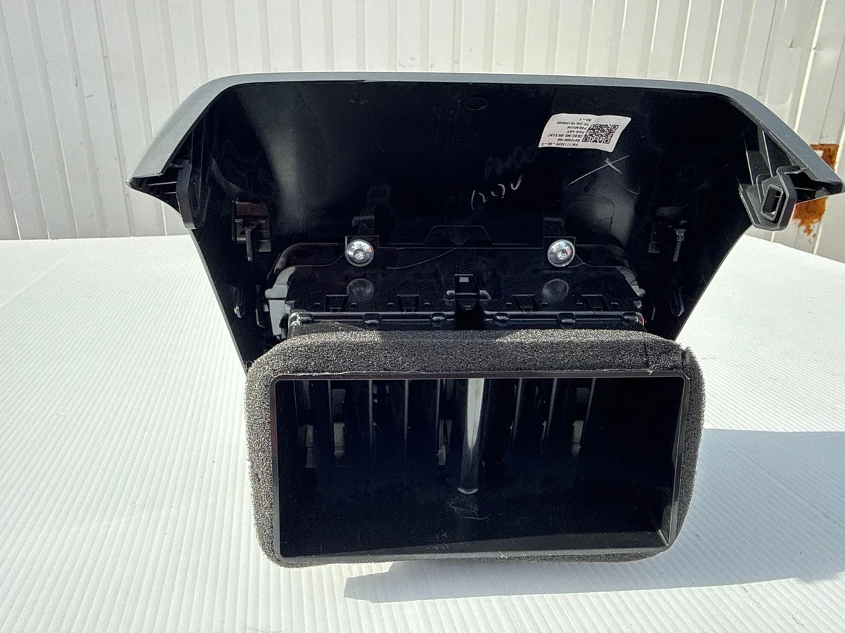 Gniazdo USB Tesla Model Y 154612900D image 3