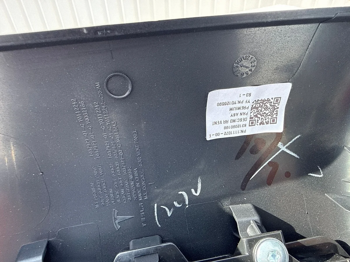 Gniazdo USB Tesla Model Y 154612900D image 4