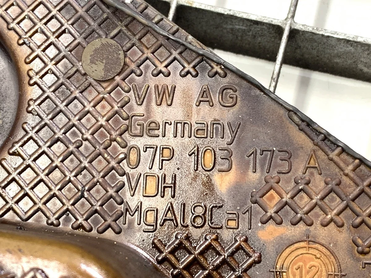 Audi A8 D4 Steuergerätedeckel 07P103173A image 5