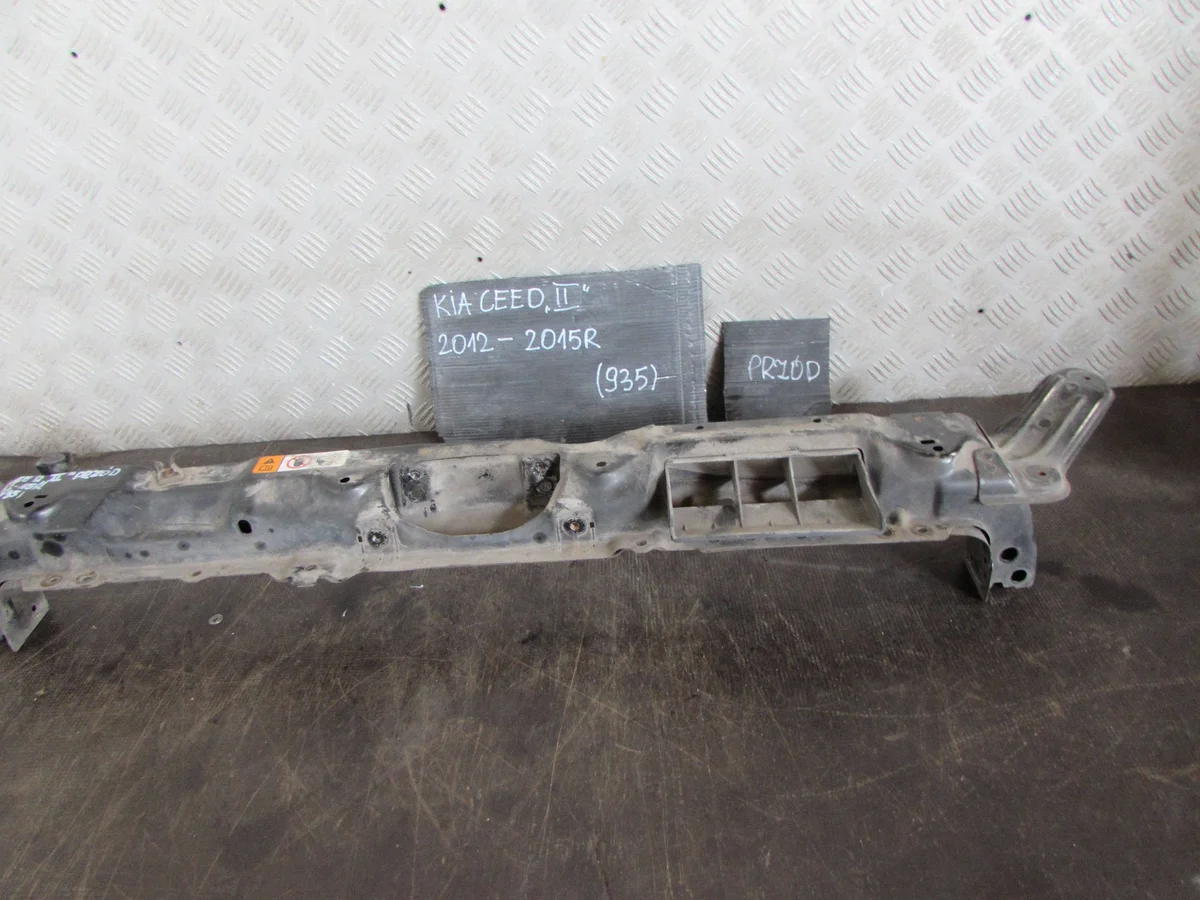 Kia Ceed II etutukirauta KBI64941