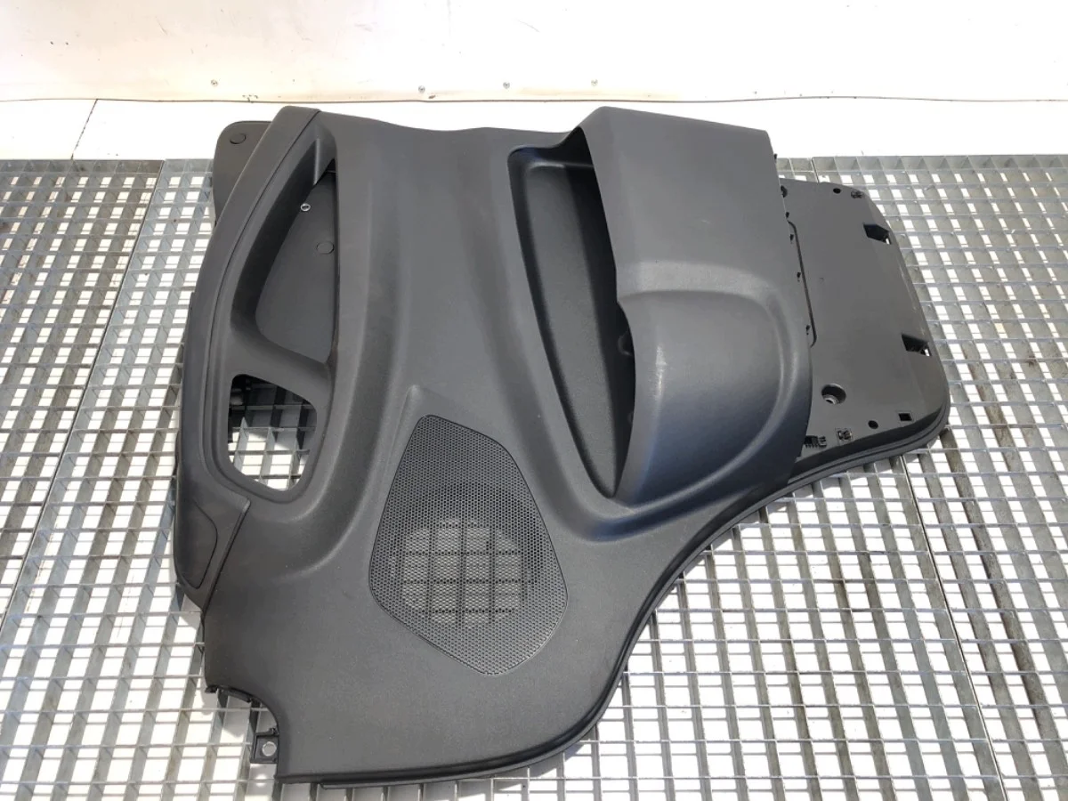 Panel puerta delantero derecho Iveco Daily VI image 3