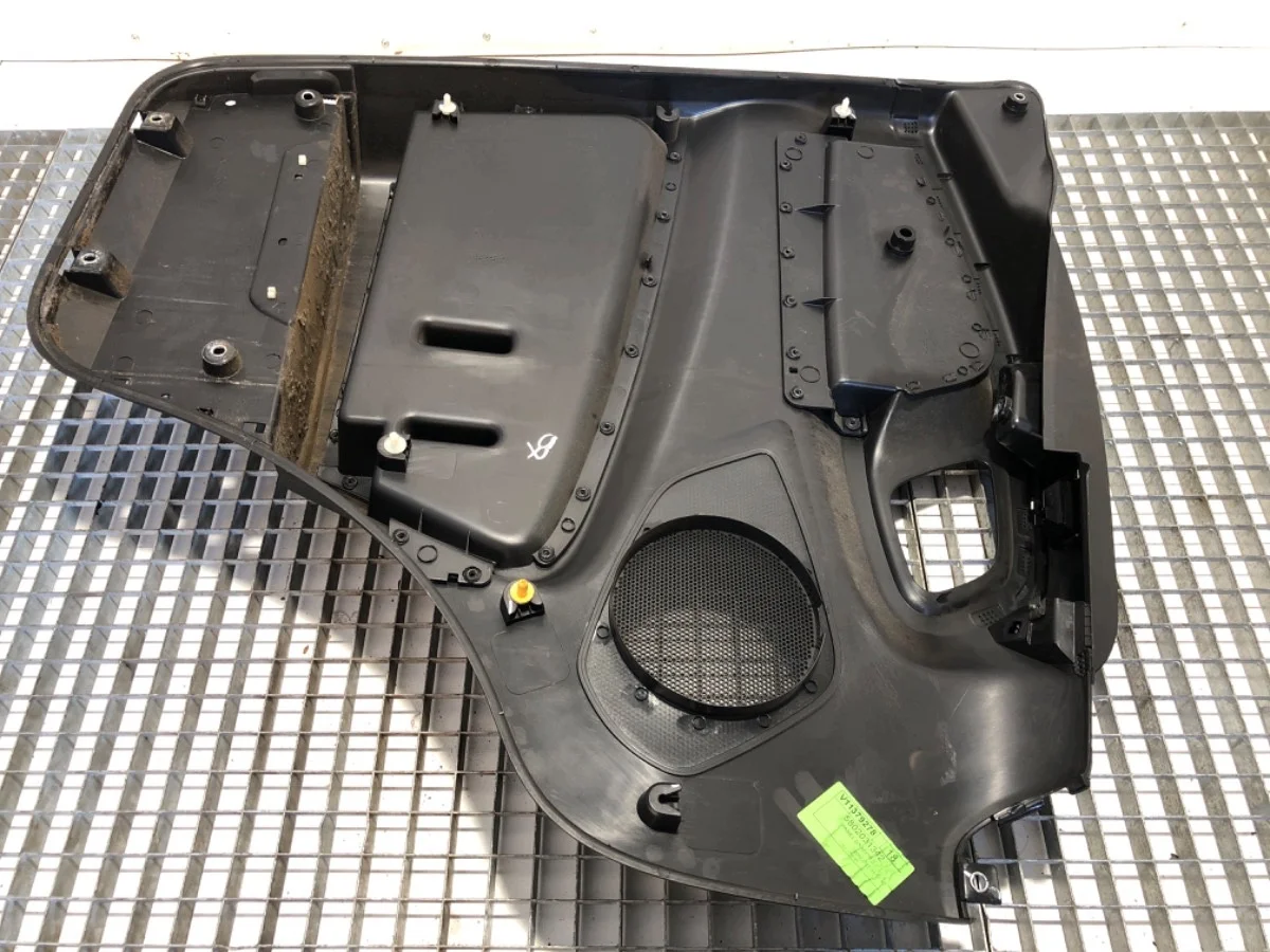 Panel puerta delantero derecho Iveco Daily VI image 6