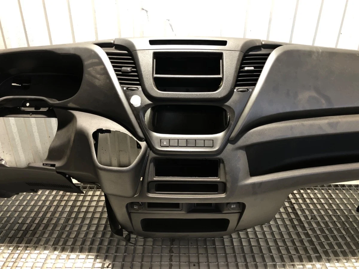 Iveco Daily VI Painel Central Usado image 3