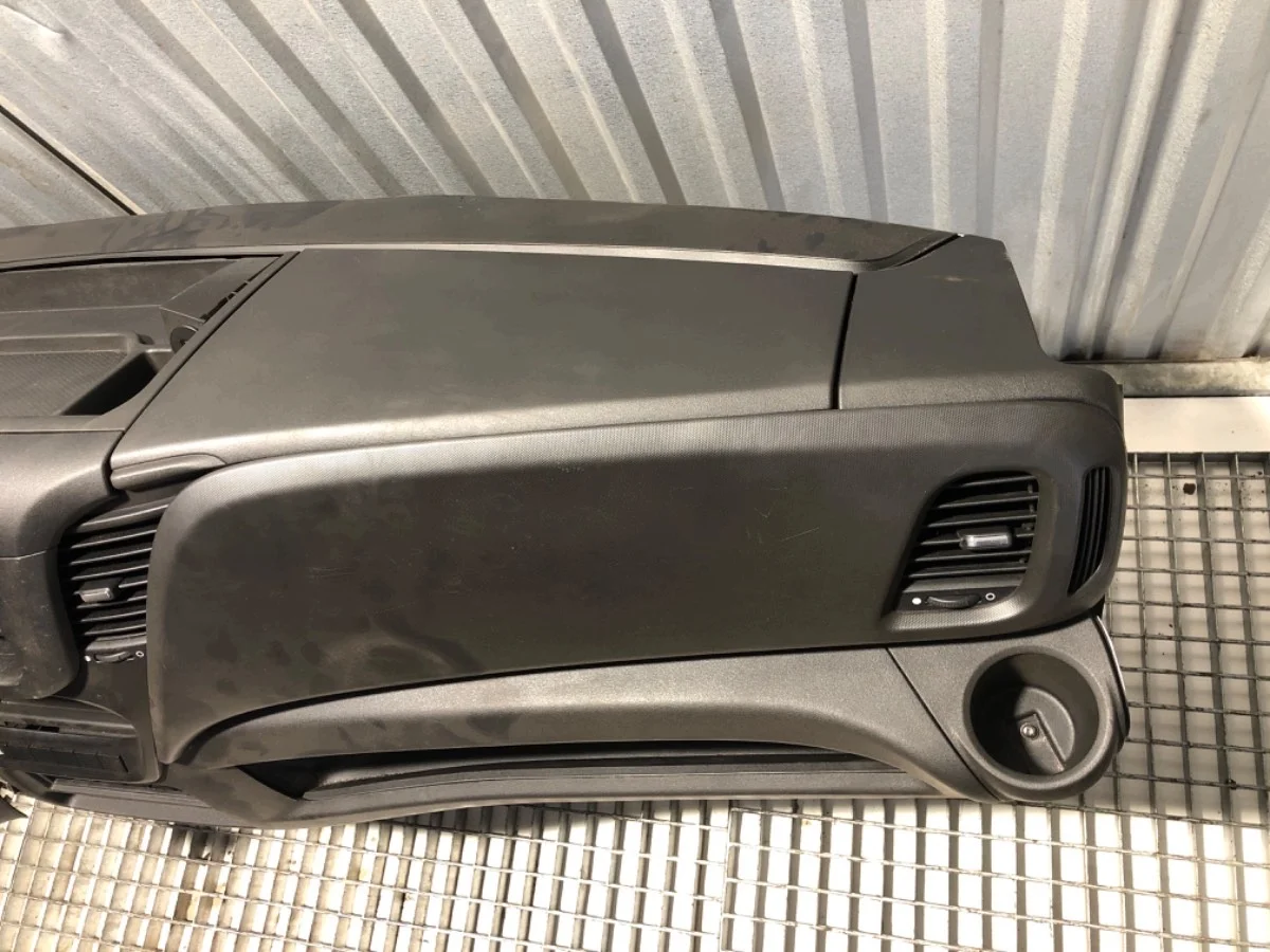 Iveco Daily VI Painel Central Usado image 5