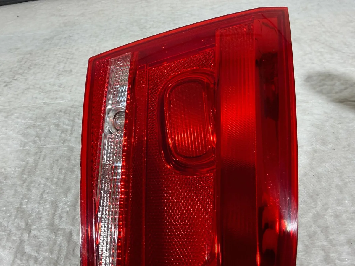 Volkswagen Passat B7 Lâmpada Mala Esquerda image 6