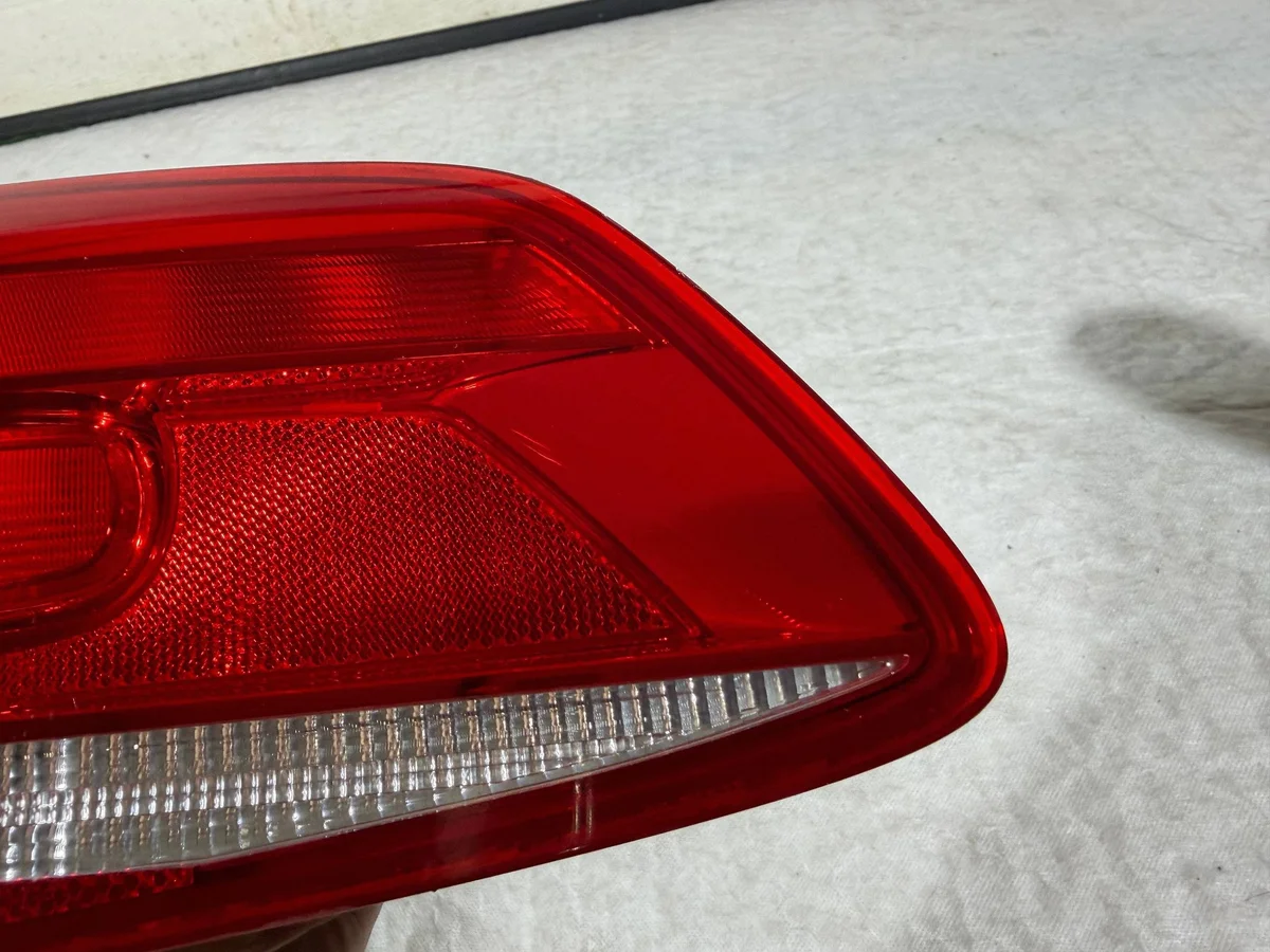 Volkswagen Passat B7 Lâmpada Mala Esquerda image 7