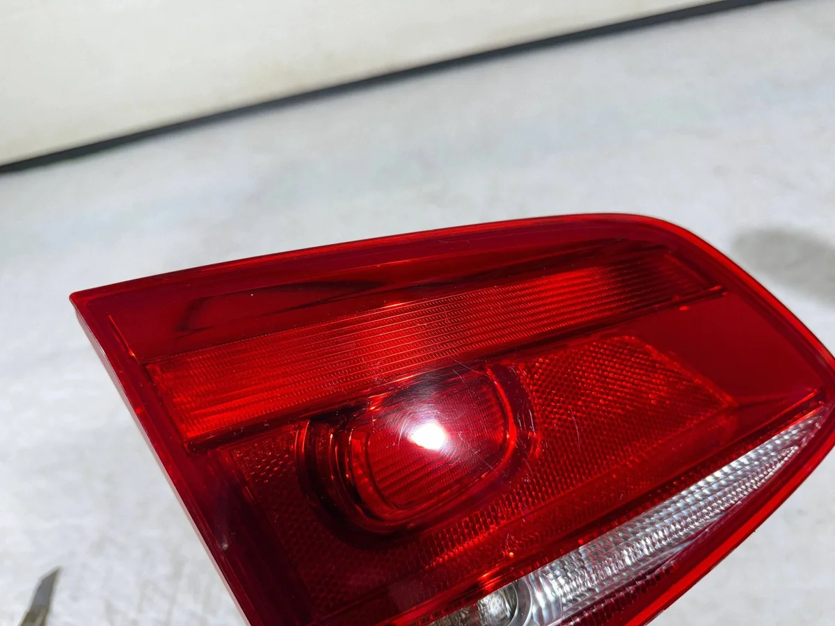 Volkswagen Passat B7 Lâmpada Mala Esquerda image 8