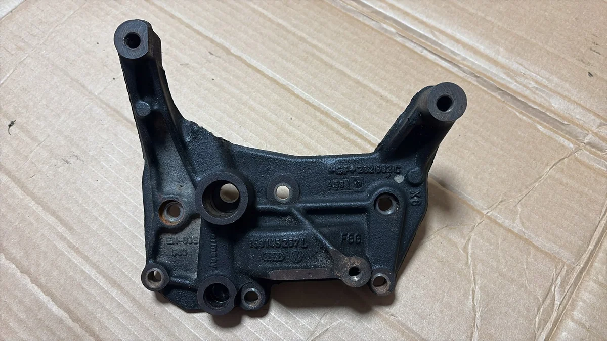 Soporte Turbocompresor Audi 3.0 TDI 059145267L
