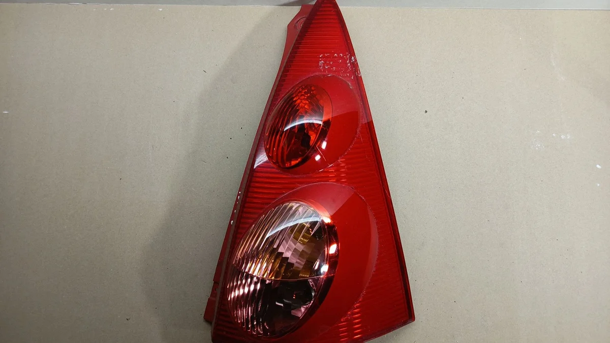 Luz trasera Peugeot 107 Derecha 2568F429