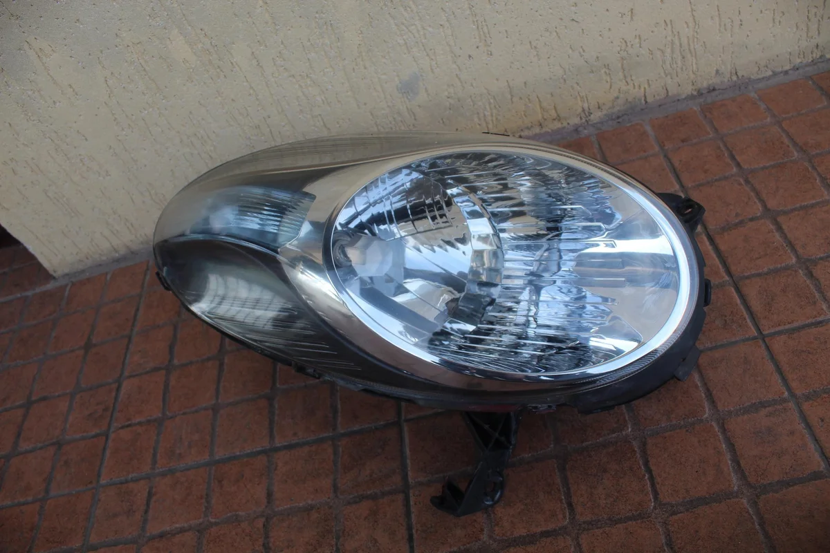 Nissan Micra K12 Strålkastare Höger Fram