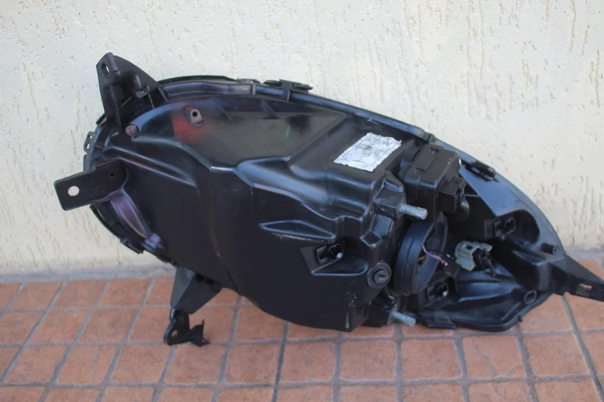 Nissan Micra K12 Strålkastare Höger Fram image 4
