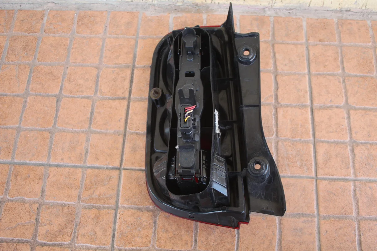 Luz trasera derecha Nissan Micra K12 (2003-2010) image 3